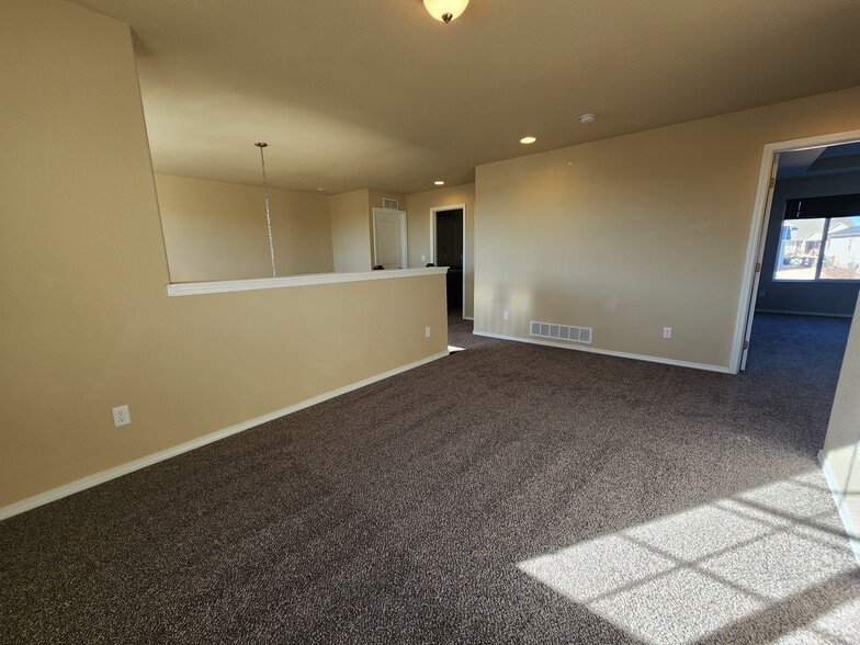 Building Photo - 7040 Jagged Rock Cir