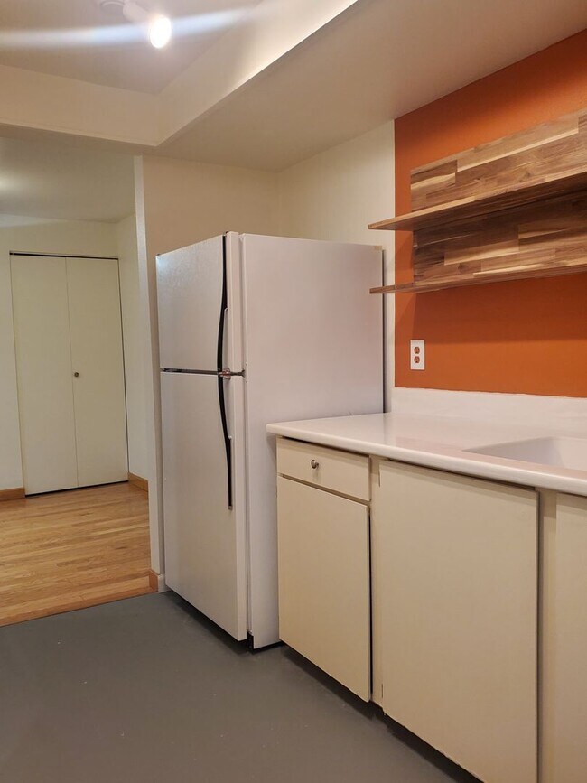 Building Photo - LEASE with OPTION to purchase this 2bd, 2 ba Condo in Oakbrook, Amenities!