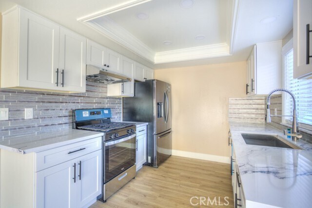 Building Photo - 313 S Almansor St