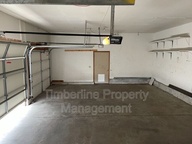 Building Photo - 936 Caribou Dr W