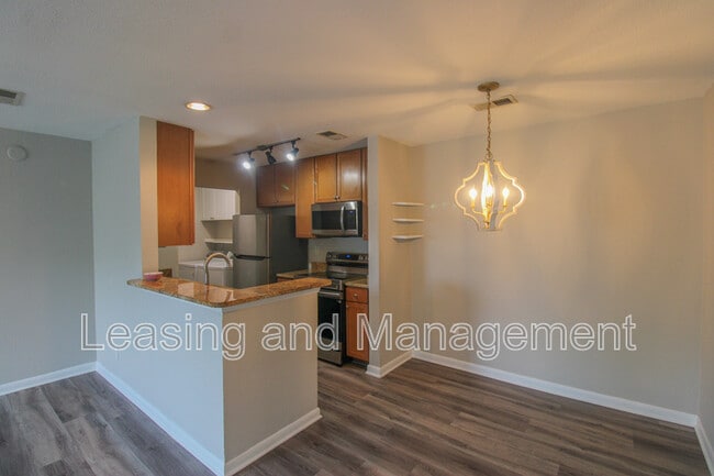 Building Photo - 271 Alexandra Dr