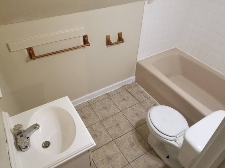 Building Photo - 24 Turner St