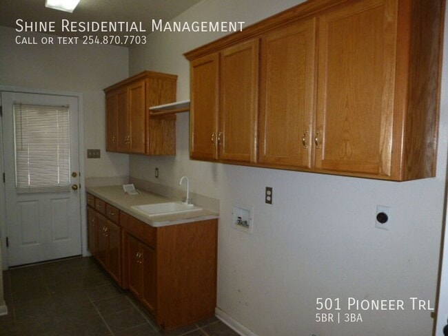 Building Photo - 501 Pioneer Trail