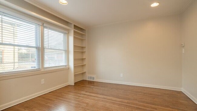 Building Photo - 629 E Meyer Blvd