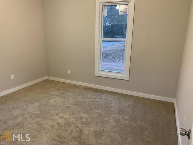 Building Photo - 6234 Collins St NE