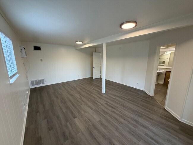 Building Photo - 16920 Rocky Ridge Rd