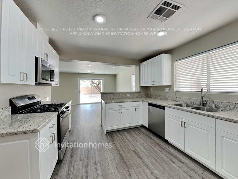 Building Photo - 11575 W Aruba Beach Ave
