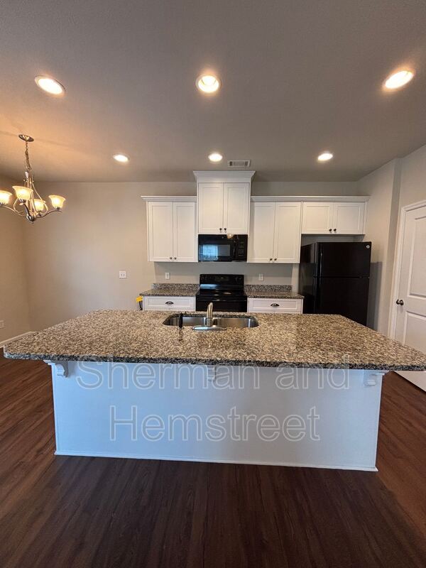 Building Photo - 905 Joiner Cir