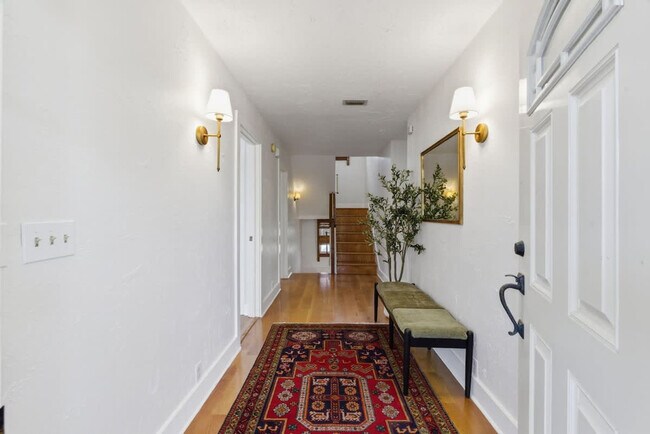 Building Photo - 2900 Ocean Dr S