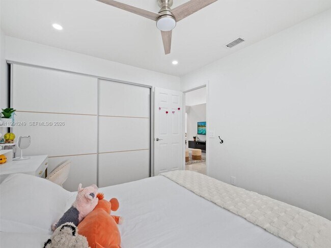 Building Photo - 413 Cameron Dr