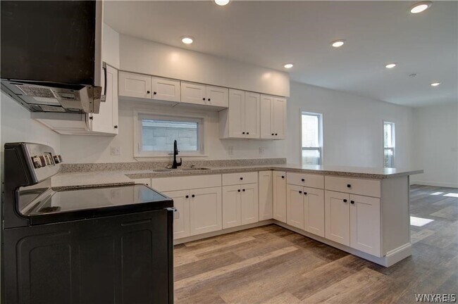 Building Photo - 4475 Main St