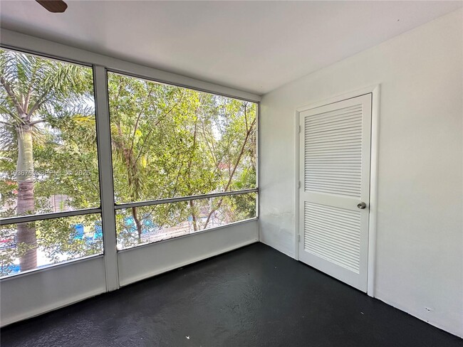 Building Photo - 110 NE 19th Ave