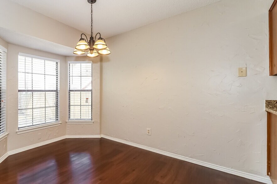 Building Photo - 819 Crystal Creek Ln