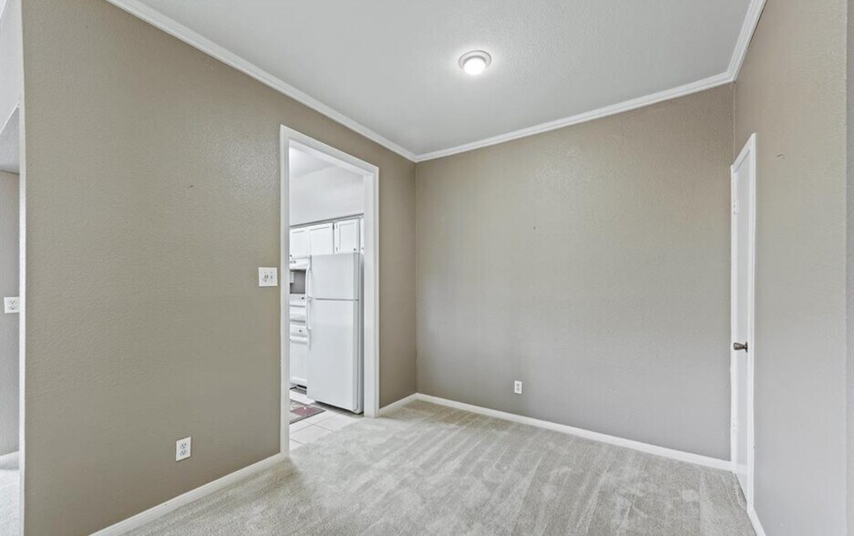 Building Photo - 726 Bering Dr