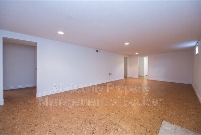 Building Photo - 425 S 40th St
