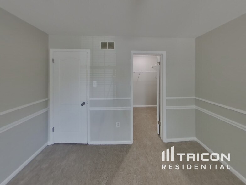 Building Photo - 5200 Plantation Ct