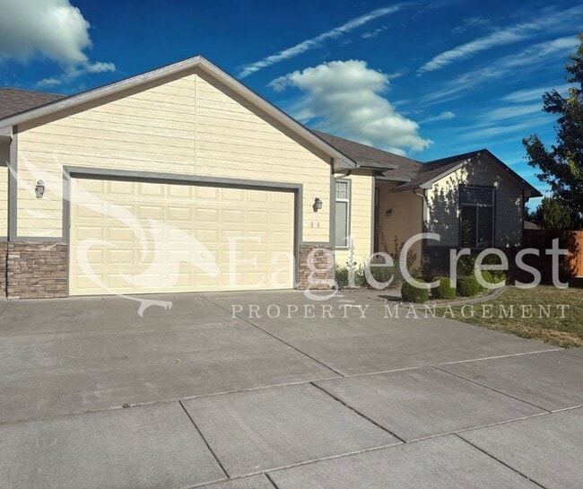 Building Photo - Three Bedroom, Two Bathroom House in Chape...