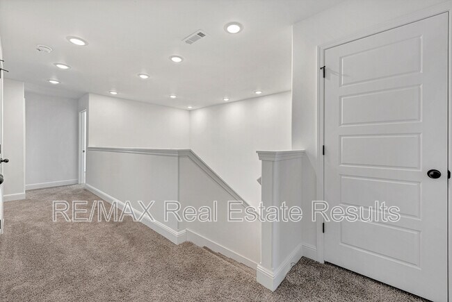Building Photo - 2011 Wildflower Dr