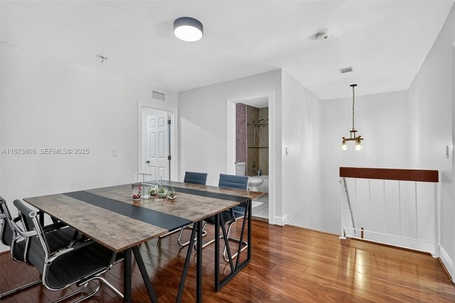 Building Photo - 20424 NE 10th Ct Rd