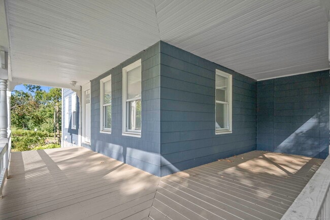 Building Photo - 884 Highland Ave