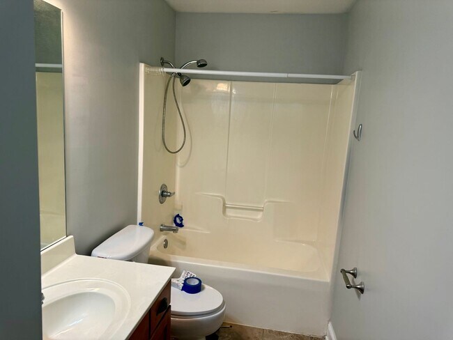 Building Photo - 4BR home close to downtown Watkinsville