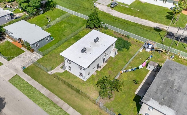 Building Photo - 10015 SW 170th Terrace