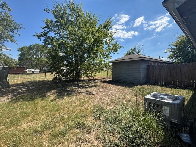 Building Photo - 112 S Mockingbird Ln