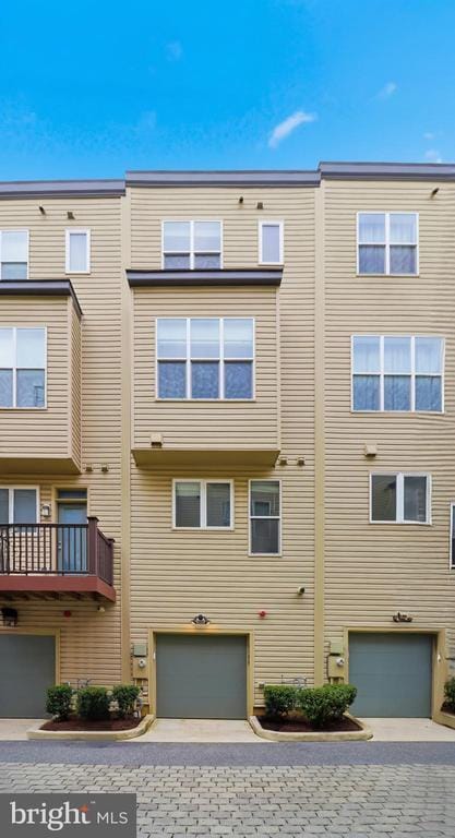 Building Photo - 16199 Columbus Ave