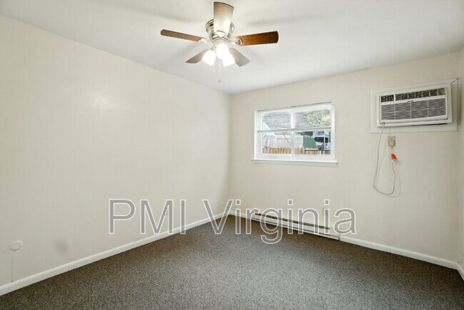 Building Photo - 9563 15th Bay St