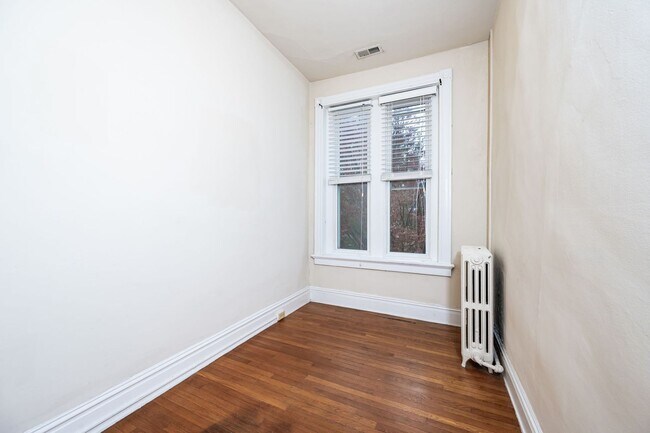 Building Photo - 3127 W Franklin St