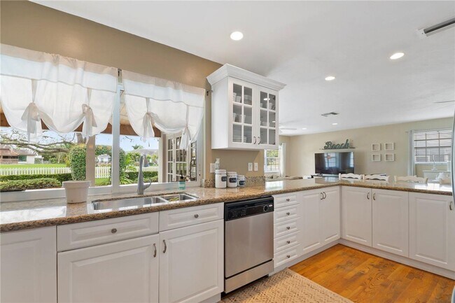 Building Photo - Beautiful home in quiet neighborhood