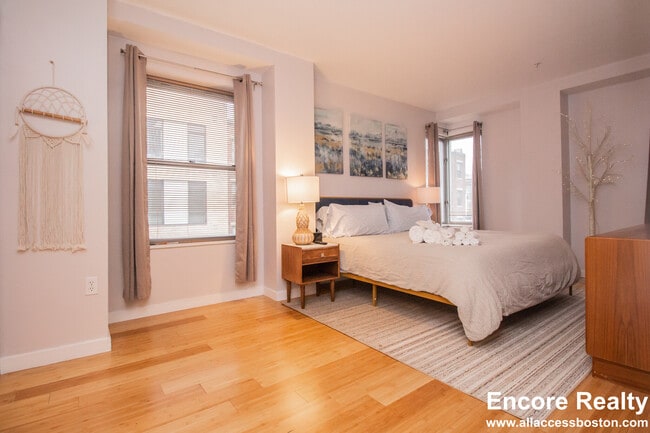 Building Photo - 16 Miner St