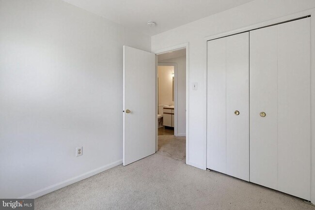 Building Photo - 8867 Willowwood Way