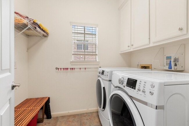 Building Photo - 22007 Crossbrook Dr