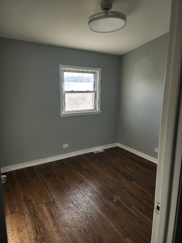 Building Photo - 8929 Robin Dr