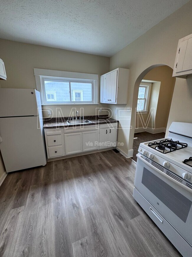 Building Photo - 1855 Flint Ave