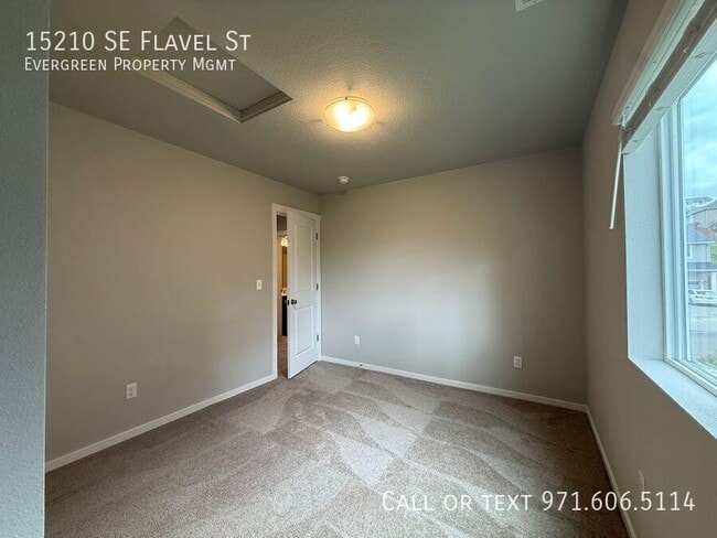 Building Photo - 15210 SE Flavel St