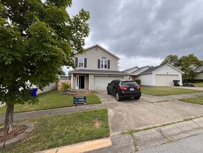 Building Photo - 3 Bedroom Home Available!