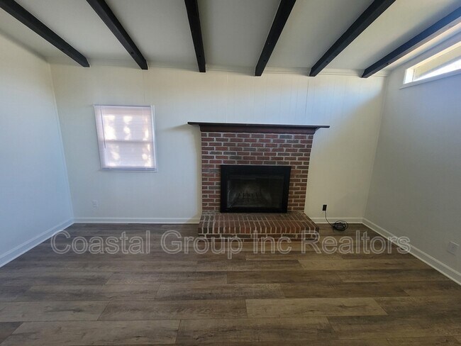 Building Photo - 1637 Wright Ln