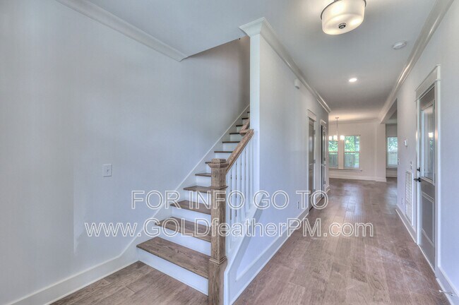 Building Photo - 253 Riverside Dr