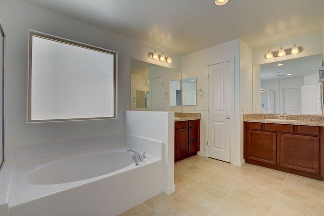 Building Photo - 3 Bedroom, 2 Story Inspirada Home in Anthem!