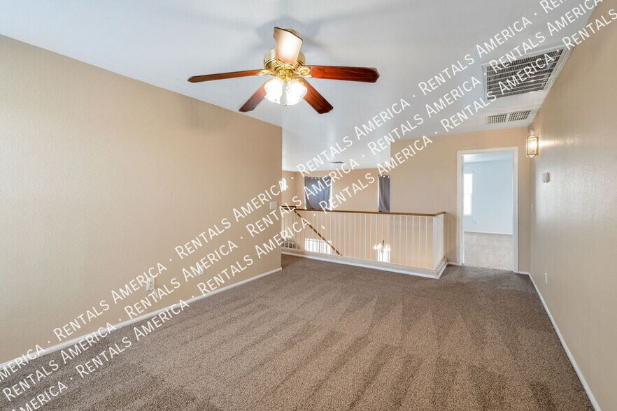 Building Photo - 629 E Saddle Way