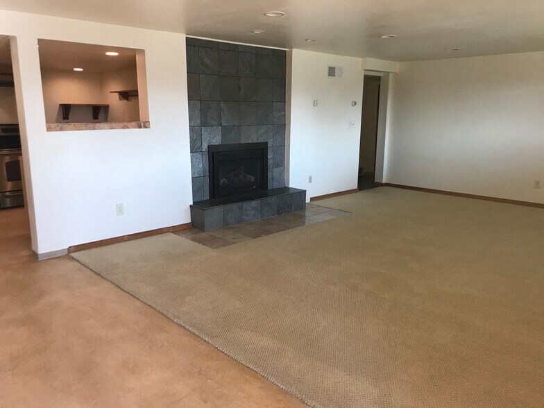 Building Photo - 5202 37th Ave SW