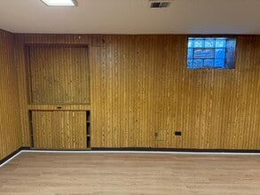 Building Photo - 7535 N Rockwell St