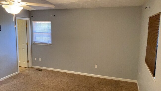 Building Photo - 325 Halifax Dr