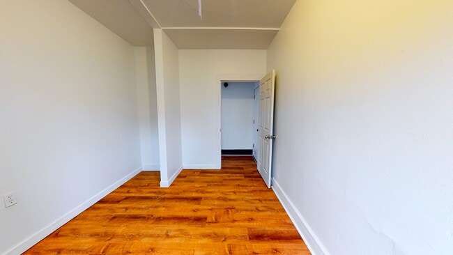 Building Photo - Spacious, Fully Renovated 3BR in Prime Eas...