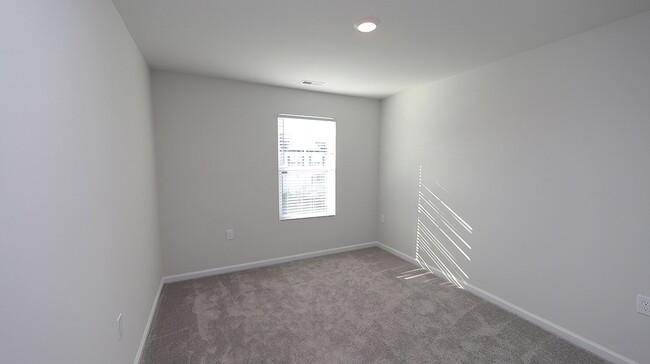 Building Photo - Townhome for Rent with One-Car Garage Clos...