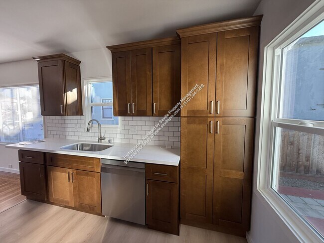 Building Photo - Berkeley Gem w/plenty of outdoor space...available now!