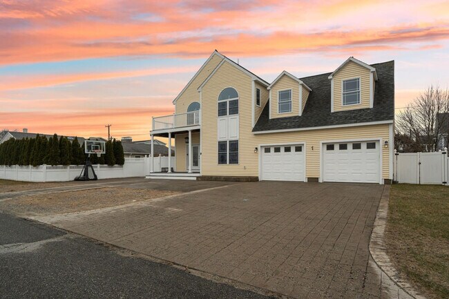 Building Photo - 9 Lowell St