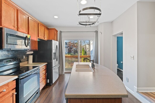 Building Photo - $500 Off First Month's Rent! Two-Story Townhome Near RDU Airport!